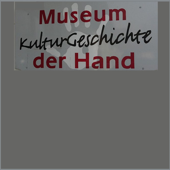 museum-kultur-geschichte-der-hand_hinweisschild